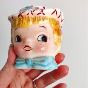 Lefton Miss Dainty shakers